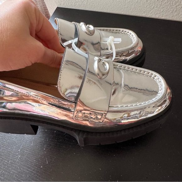 NWT Coach Leah Loafer In Silver Metallic Sz 6,5 - Picture 11 of 14